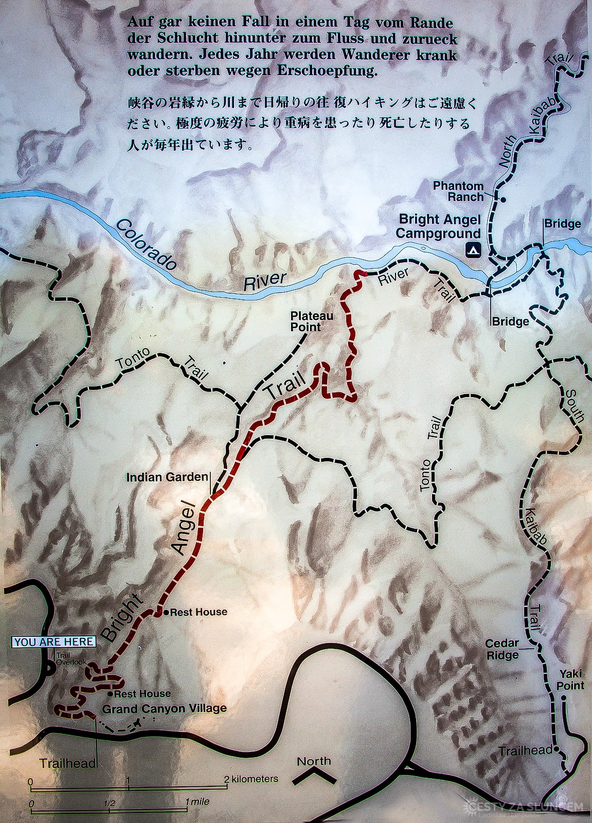 Důležitý je plán cesty: Dolů se většina turistů vydává po South Kaibab Trail, nahoru se stoupá cestou Bright Angel Trail - Ladislav Hanousek, Grand Canyon NP - Cesta k řece Colorado