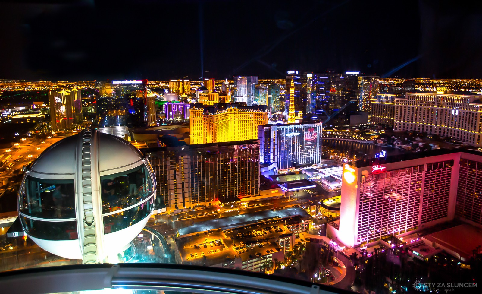 High Roller. Vyhlídkové kolo je postaveno uprostřed Las Vegas a pohled z něj je tak mimořádně působivý. - Ladislav Hanousek, Las Vegas