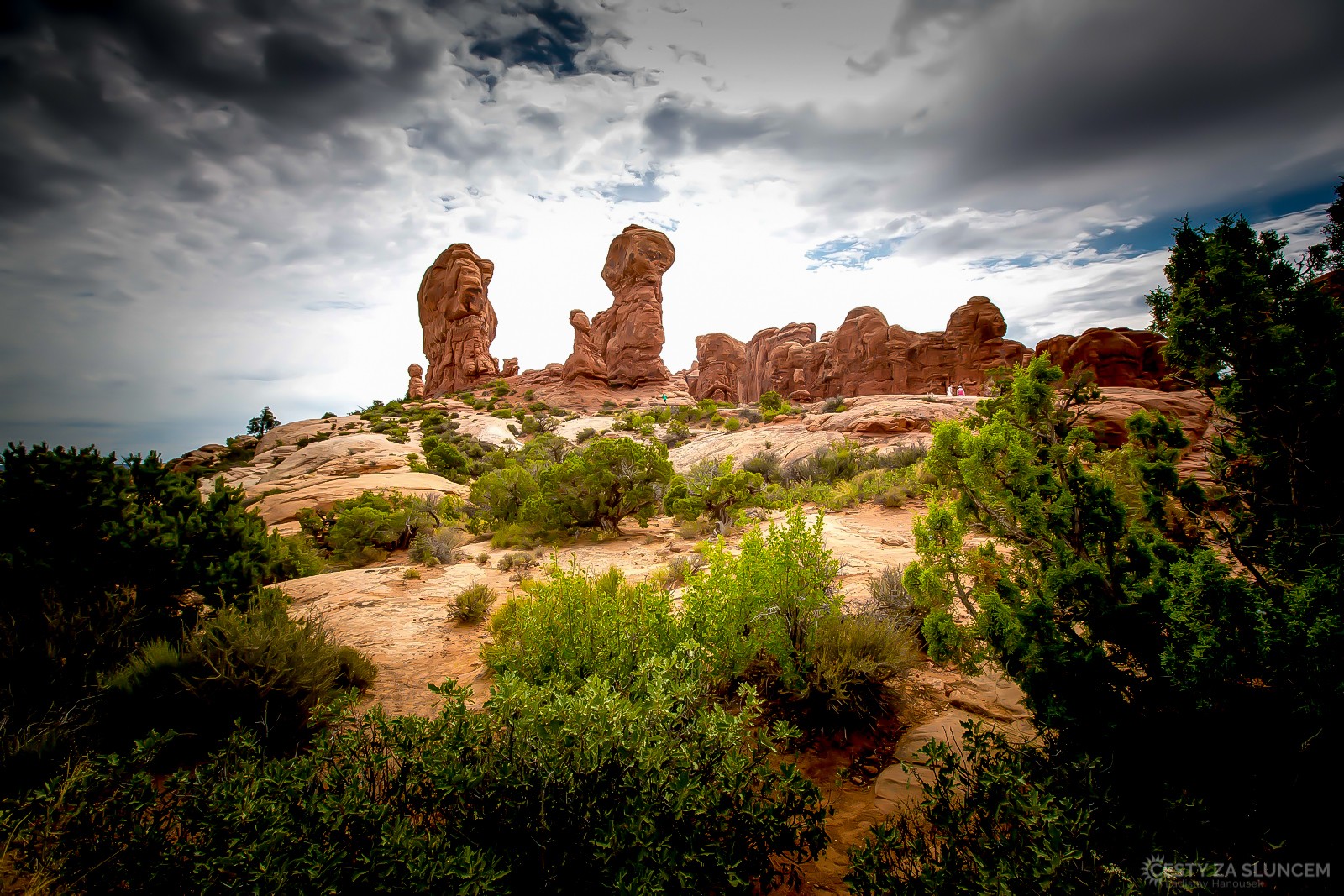 Když u Balanced Rock odbočíme doprava, přijedeme do oblasti Garden of the Eden - Ladislav Hanousek, Arches NP