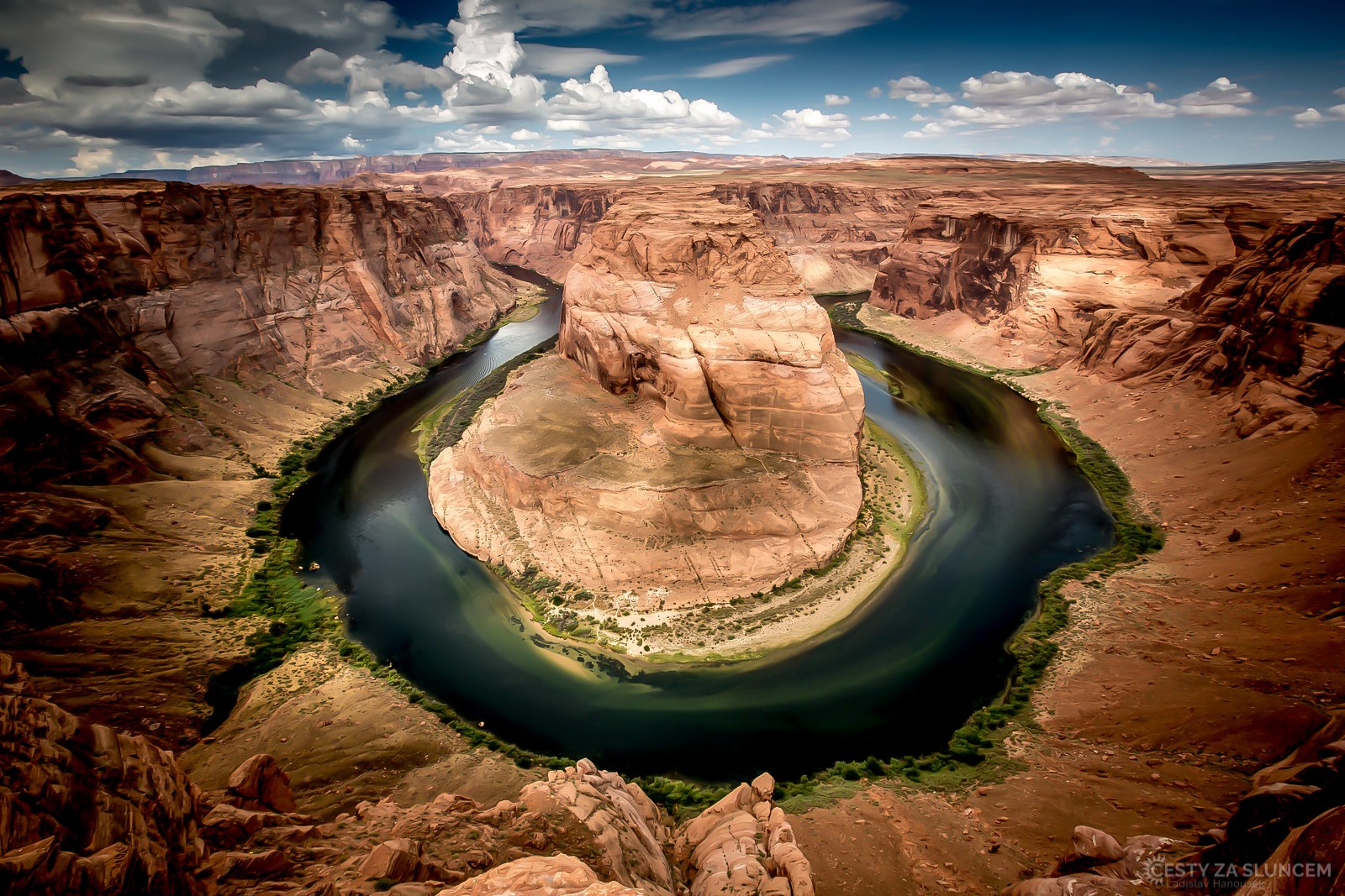 Jen osm kilometrů od Antilopího kaňonu je další krásné místo: Horsehoe Bend na řece Colorado. - Ladislav Hanousek, Antelope Canyon NP