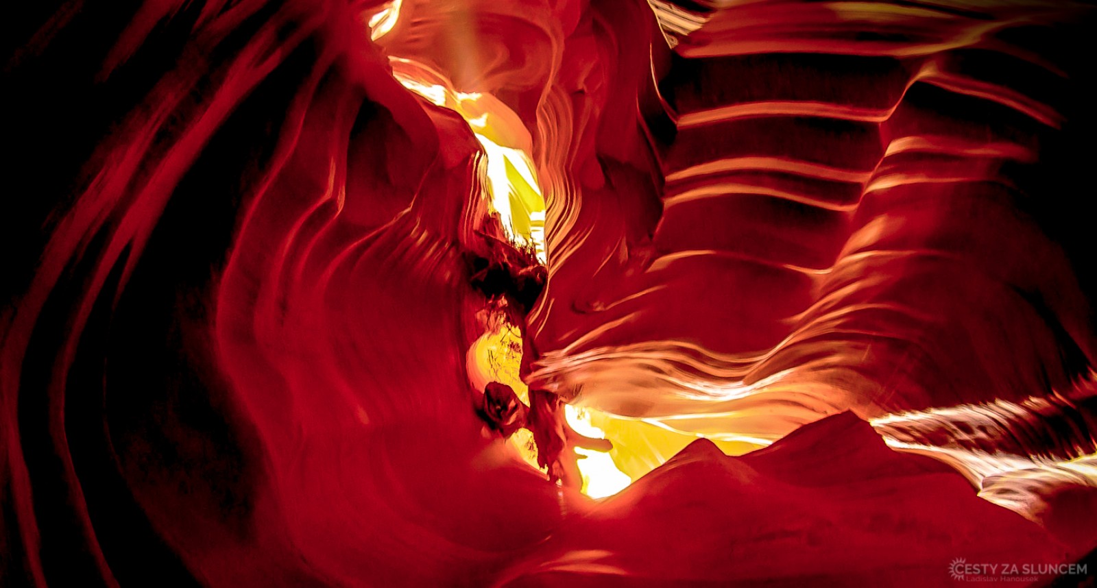 Červená a žlutá barva jsou pro Antilopí kaňon typické - Ladislav Hanousek, Antelope Canyon NP