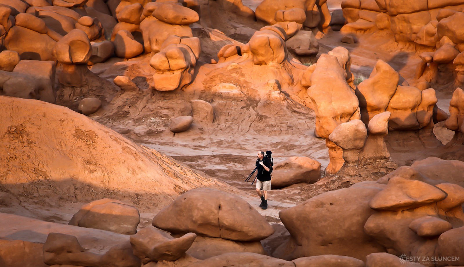 Mnoho fotografů z celého světa přijíždí fotografovat do tohoto zvláštního údolí. - Ladislav Hanousek, Goblin Valley