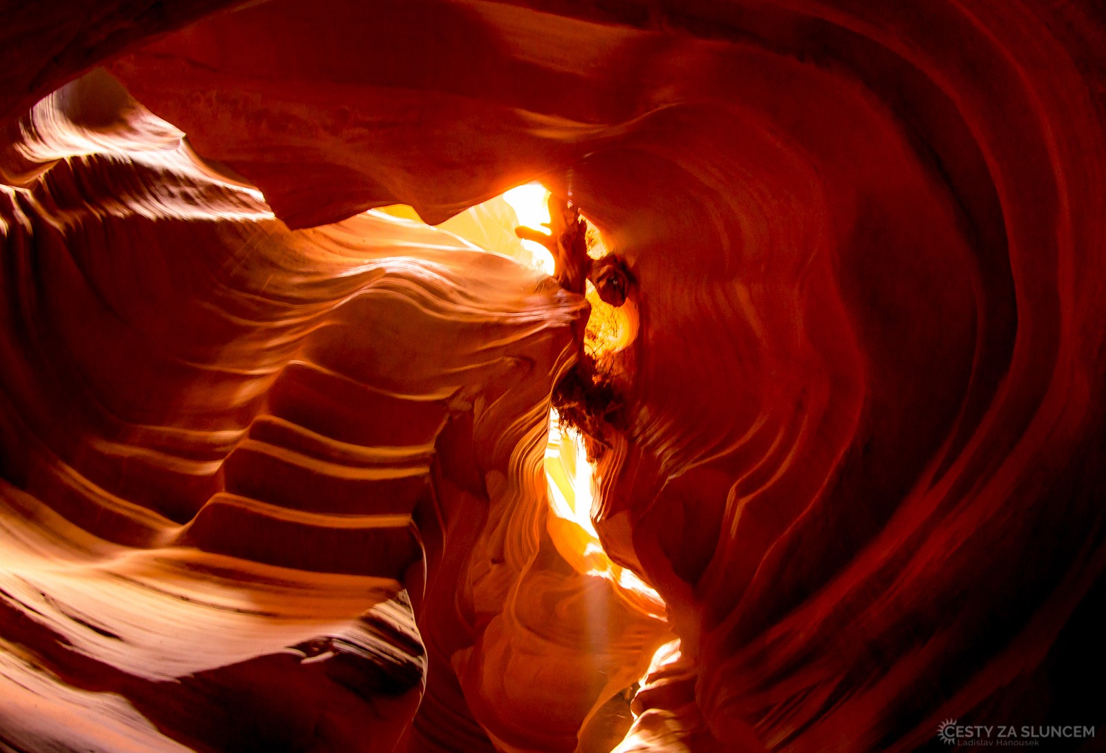 Zbytky kmenů sem kdysi přinesla voda - Ladislav Hanousek, Antelope Canyon NP