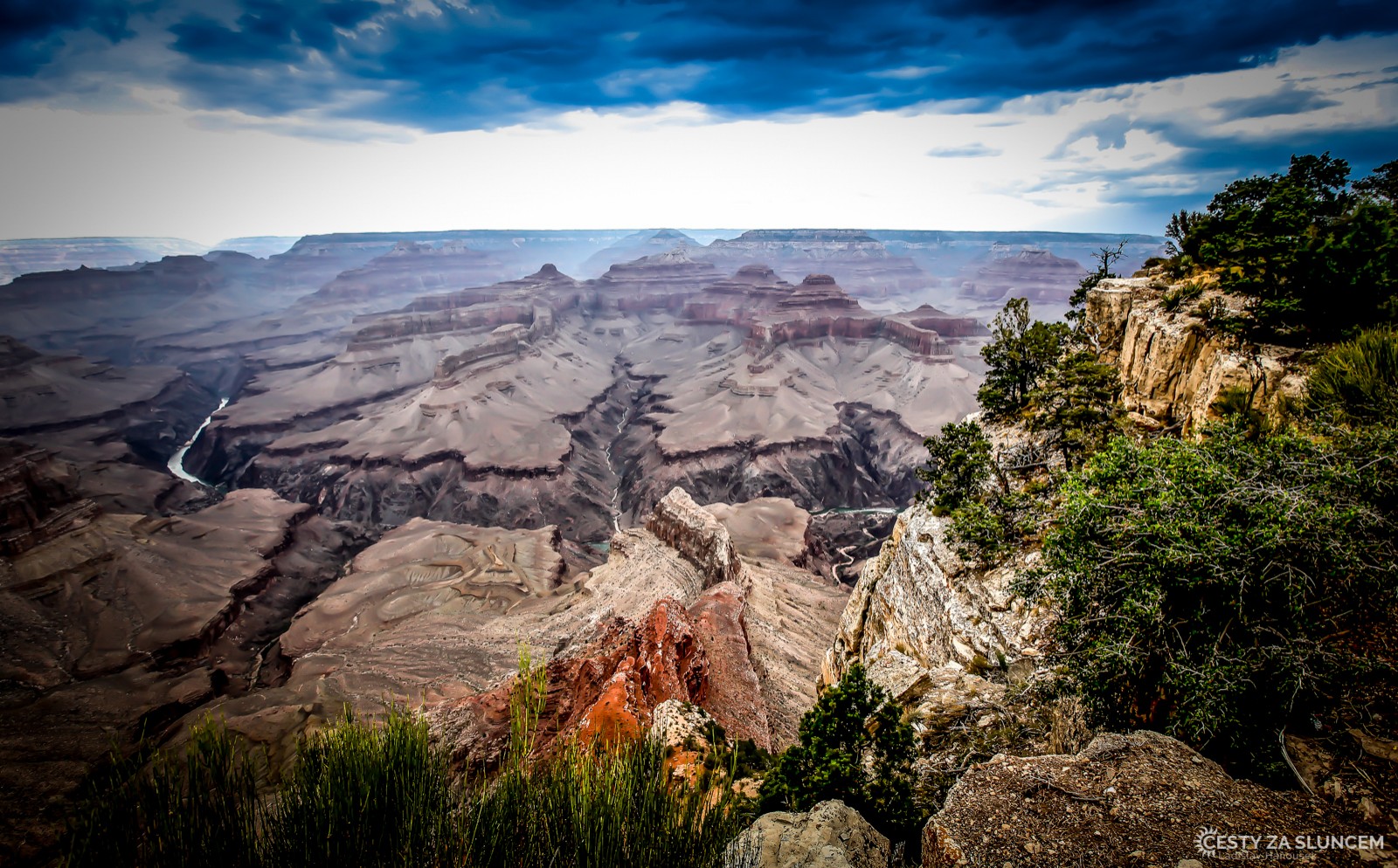 Z Pima Point vidíme geologický vznik kaňonu. Před tím, než Colorado začalo vymílat dno, došlo k roztrhání zemské kůry - Ladislav Hanousek, Grand Canyon NP - South Rim