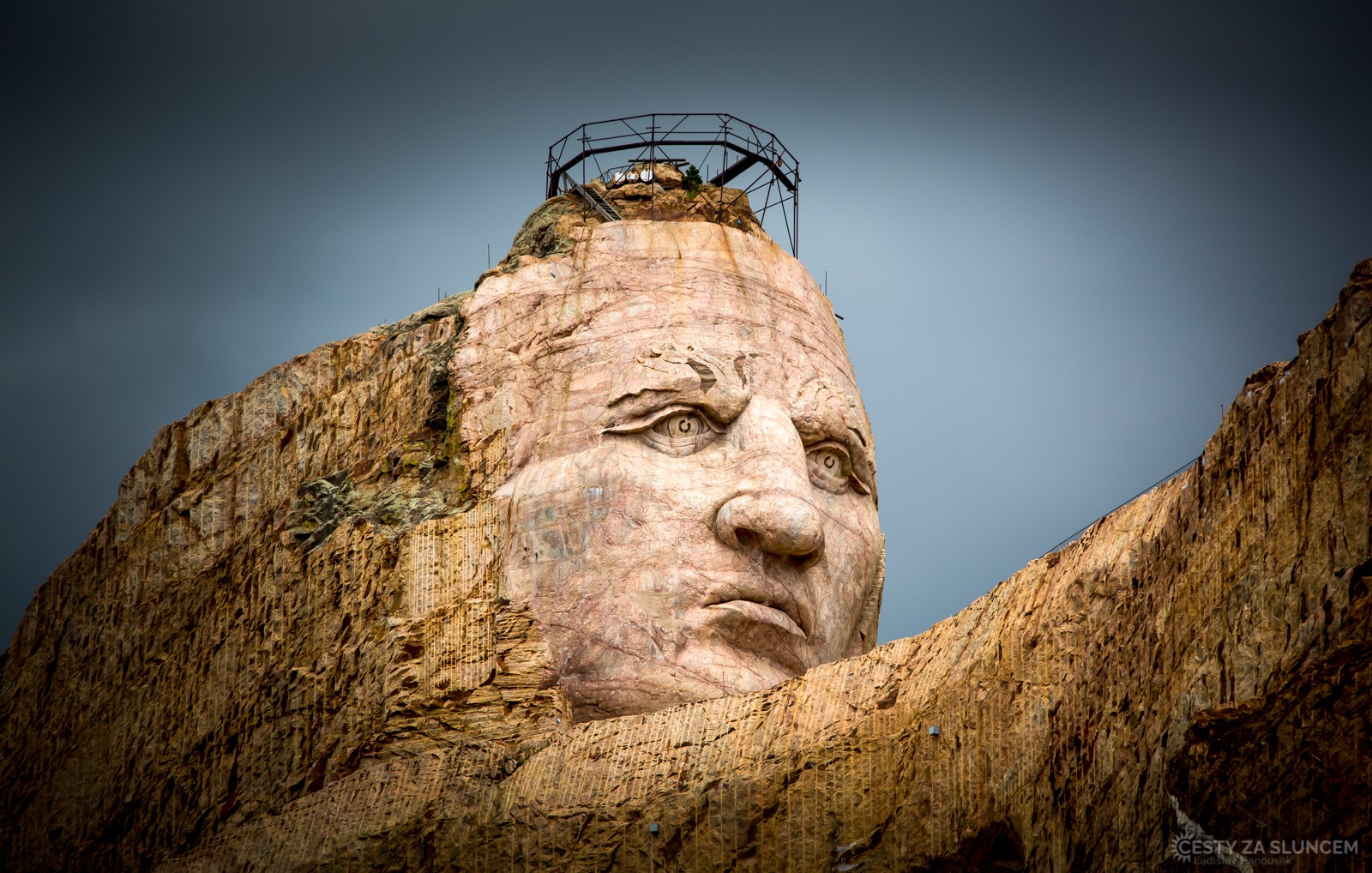 Socha náčelníka Šíleného koně by měla být vysoká 172 metrů, dosud vytesaná hlava má výšku 27 metrů - Ladislav Hanousek, Black Hills
