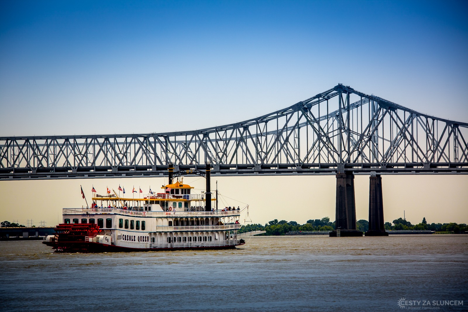 Po Mississippi jezdí dodnes kolesové a lopatkové parníky. - Ladislav Hanousek, Louisiana