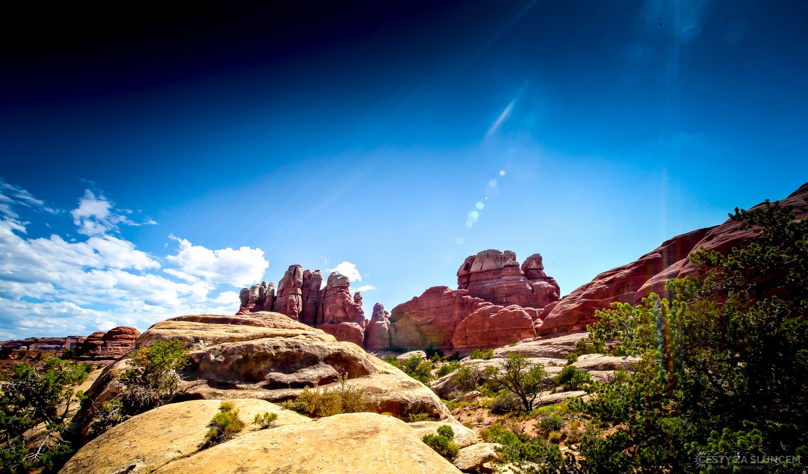 Některé skupiny jehel v Needles jsou početné, některé mají jen několik skal. - Ladislav Hanousek, Canyonland NP