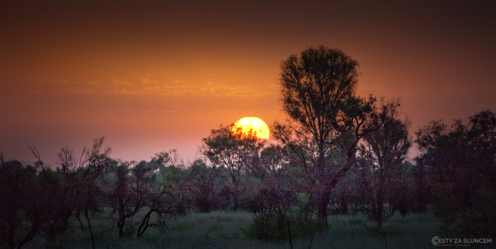 MacDonnell Ranges - když slunce zapadá, musíme se s krásným národním parkem rozloučit. - Ladislav Hanousek, Střední Austrálie