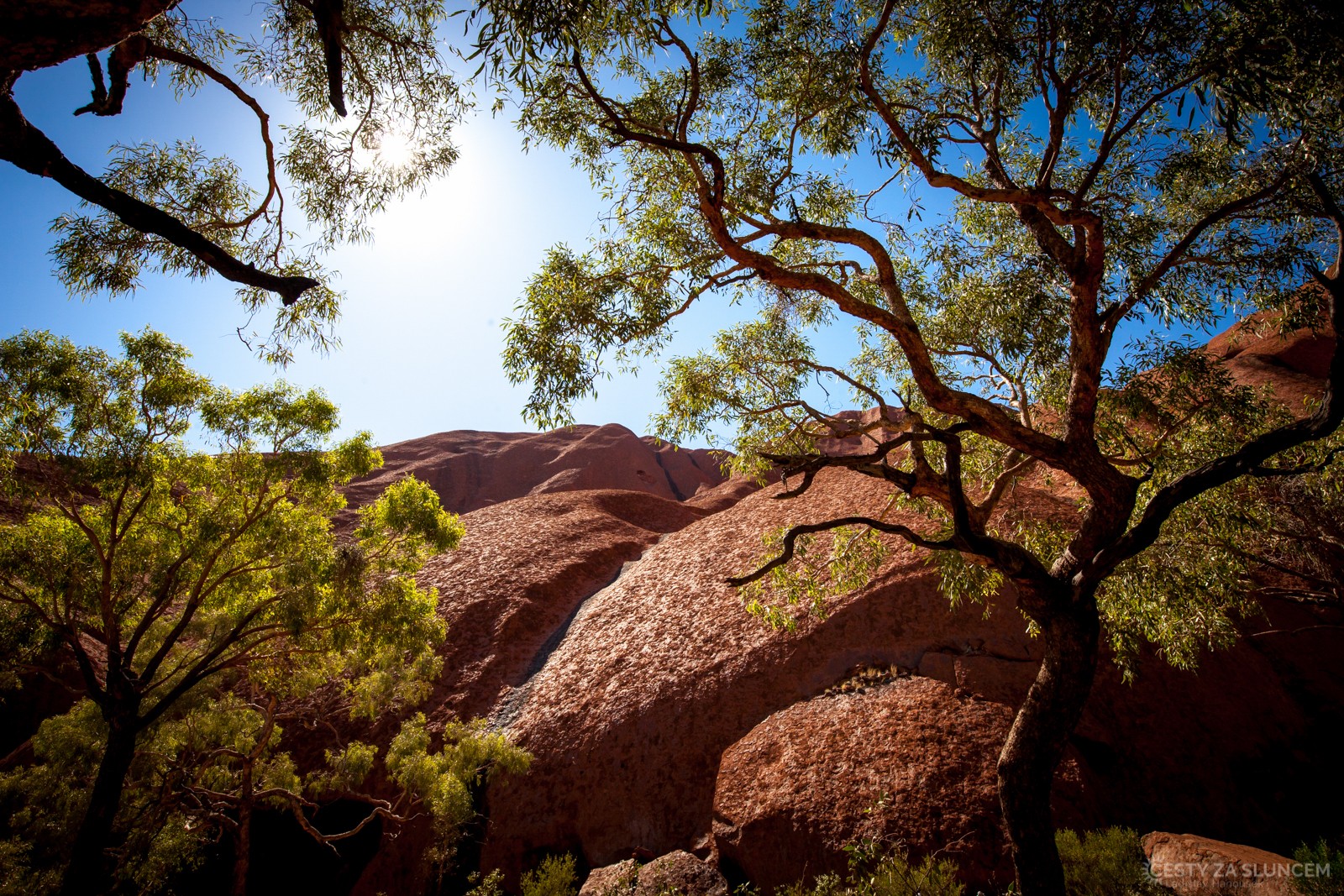 Uluru - Ayersova skála - úpatí severního okraje. - Ladislav Hanousek, Střední Austrálie