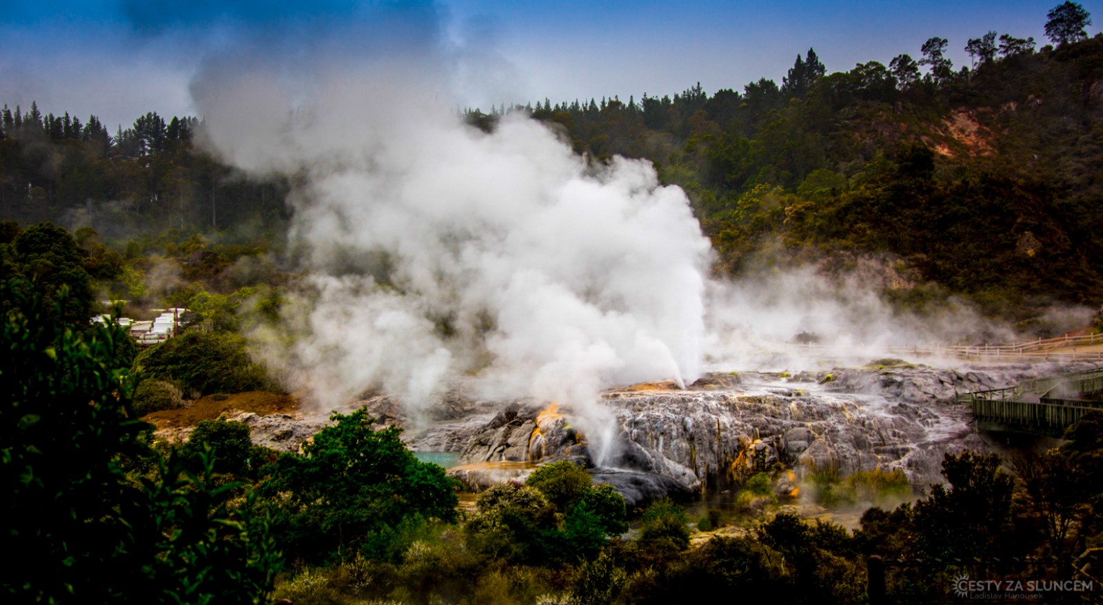 Přírodní geotermální park Wai-O-Tapu u města Rotorua. - Ladislav Hanousek, Nový Zéland - Severní ostrov