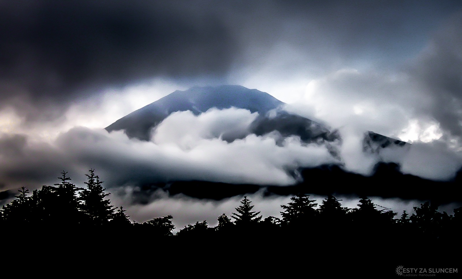 Fudži je nejvyšší hora v Japonsku. - Ladislav Hanousek, Kamenná krása