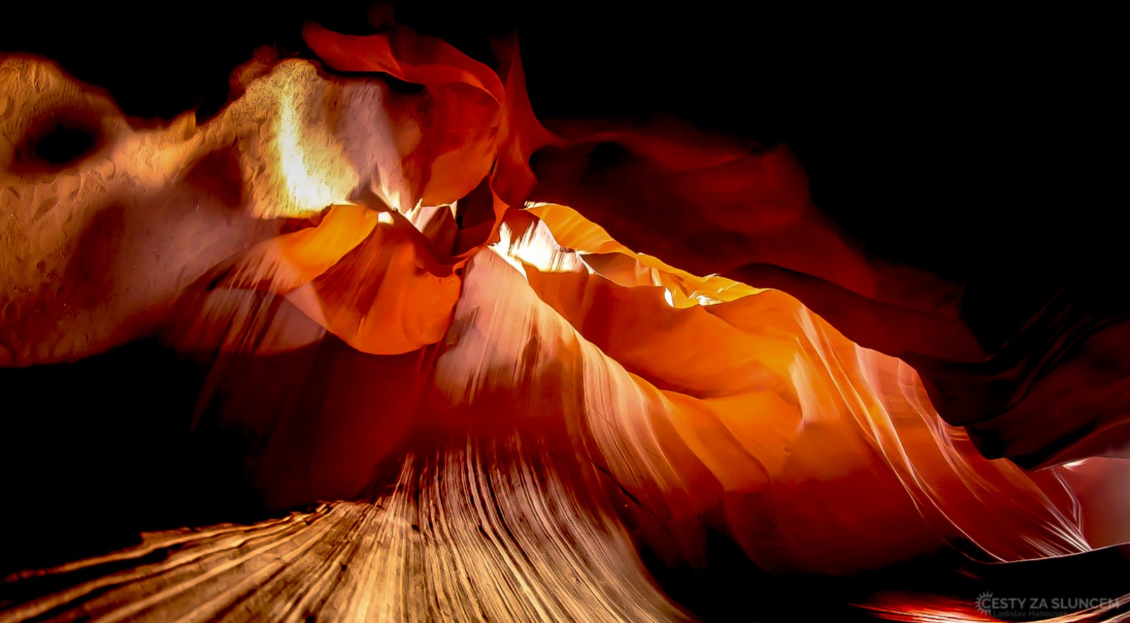 Antelope Canyon v Utahu. Jihozápad USA - Ladislav Hanousek, Kamenná krása