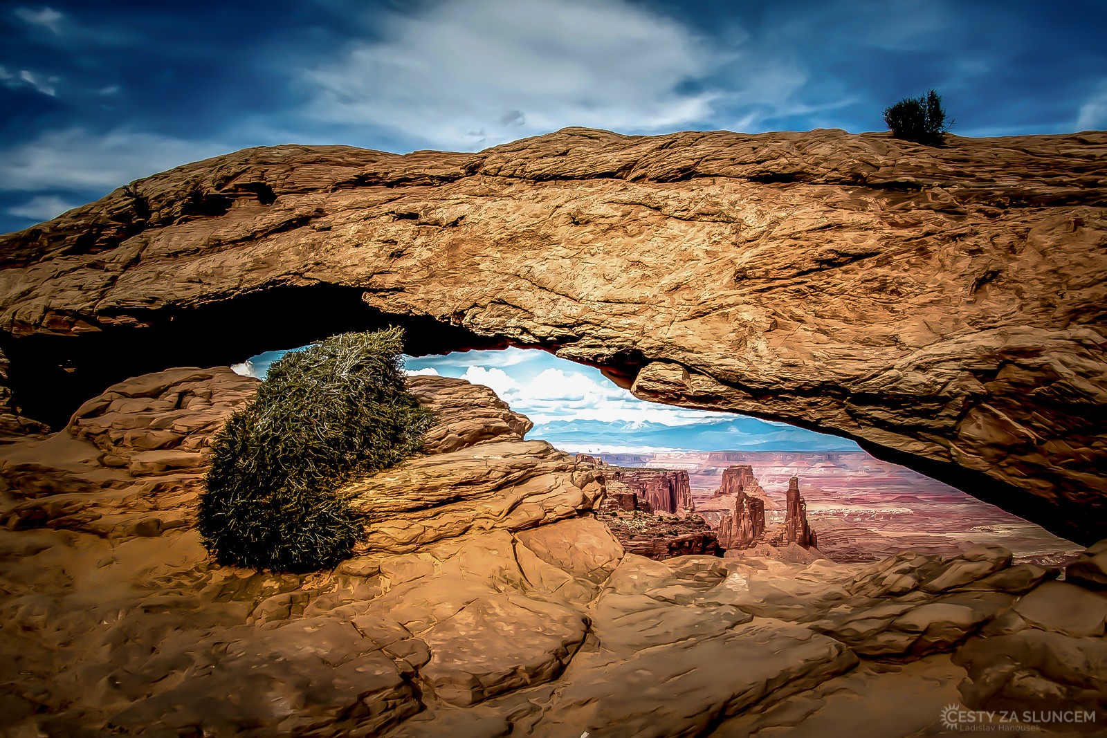 Kamenná brána Mesa Arch v národním parku Canyonlands - Jihozápad USA - Ladislav Hanousek, Kamenná krása