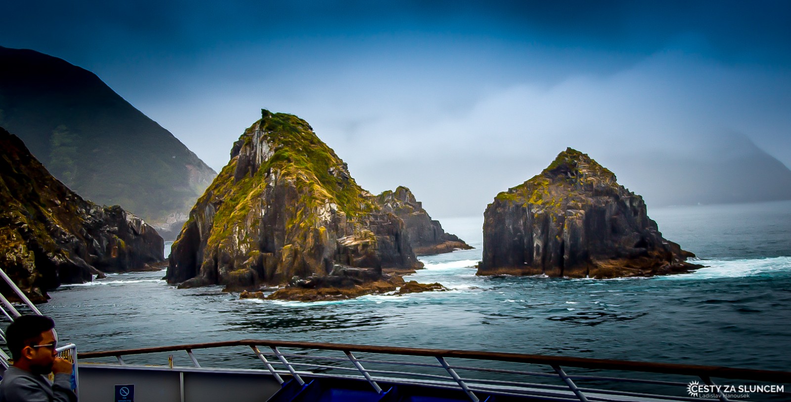 Pobřežní skály u Pictonu:  Nový Zéland - jižní ostrov - Ladislav Hanousek, Kamenná krása