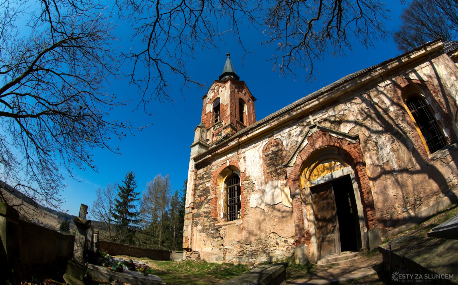 Kostel duchů v Lukové - Ladislav Hanousek, Kostel duchů v Lukové