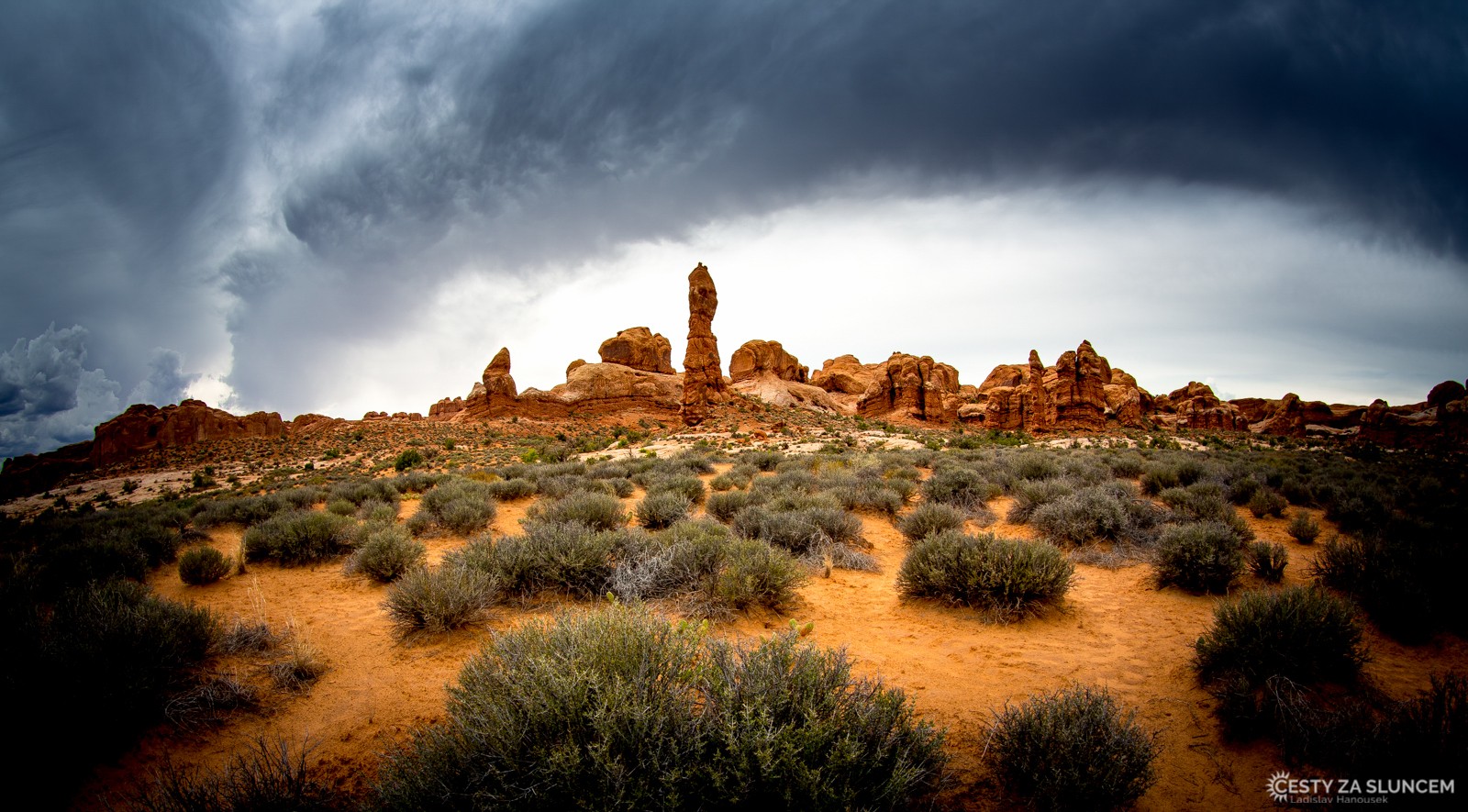 Oblast Balanced Rock - Ladislav Hanousek, Arches NP