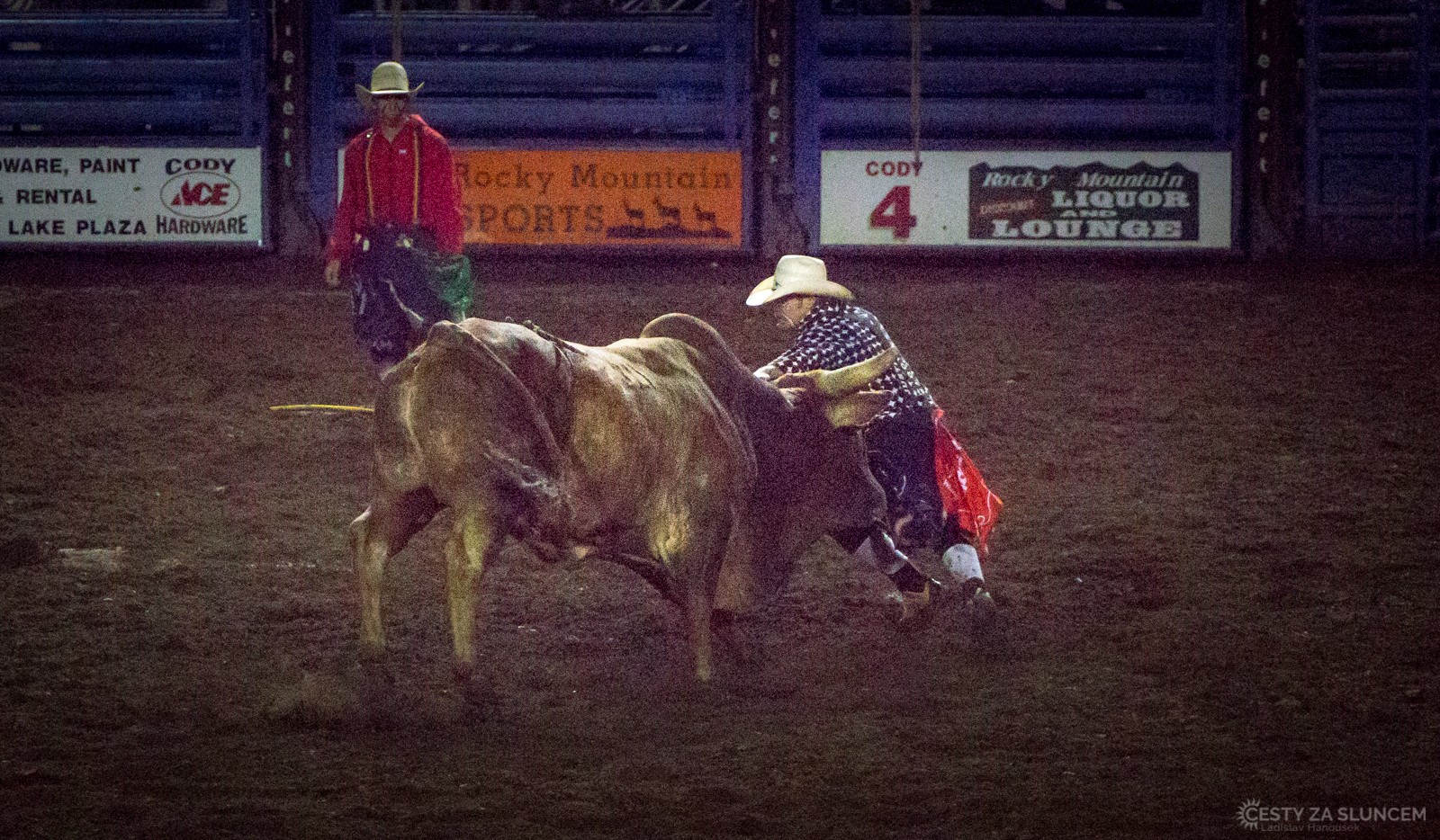 Závěr večerního rodea: Býci versus kovbojové. - Ladislav Hanousek, Cody