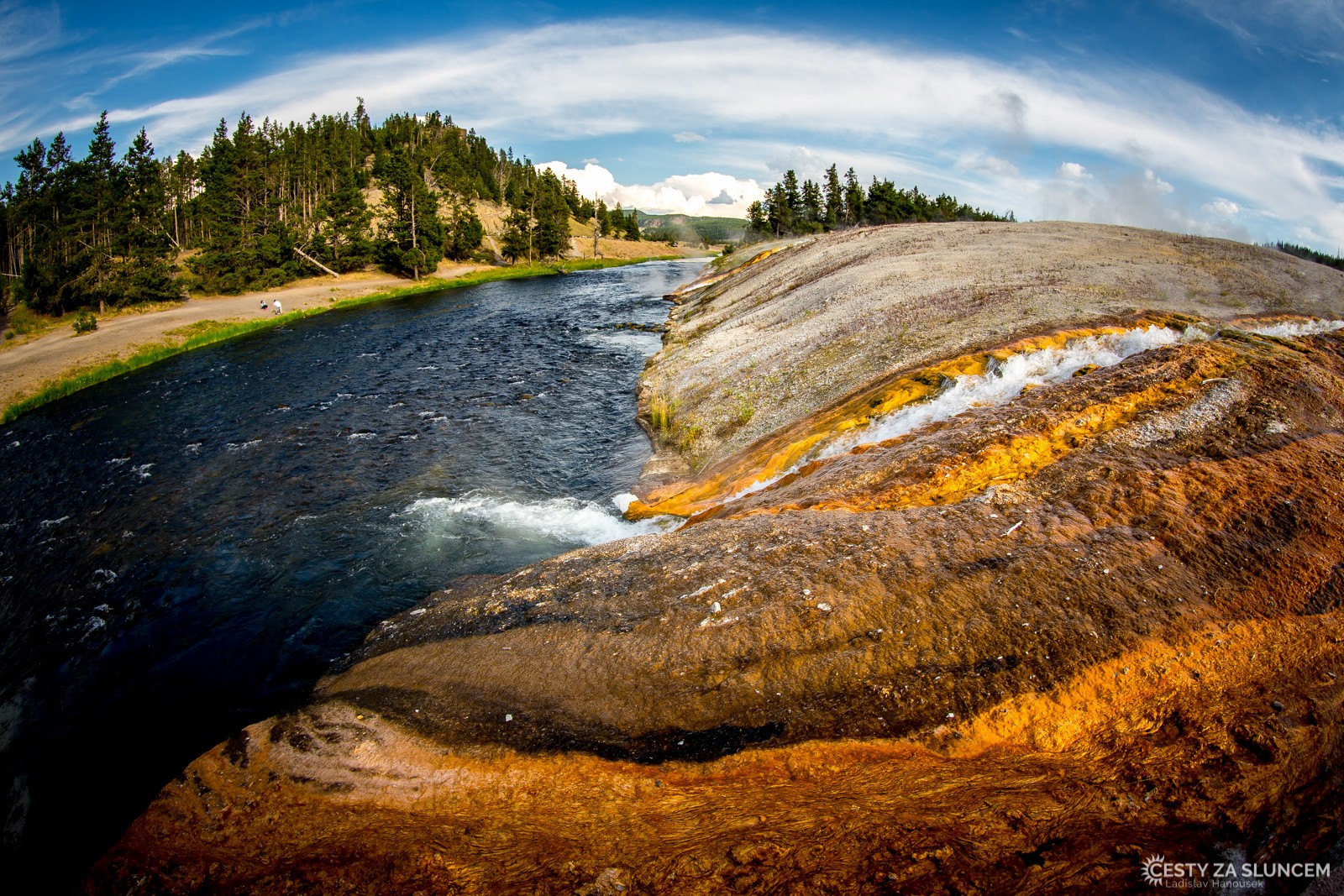 Ohnivá řeka poblíž Grand Prismatic Spring - Ladislav Hanousek, Yellowstone NP