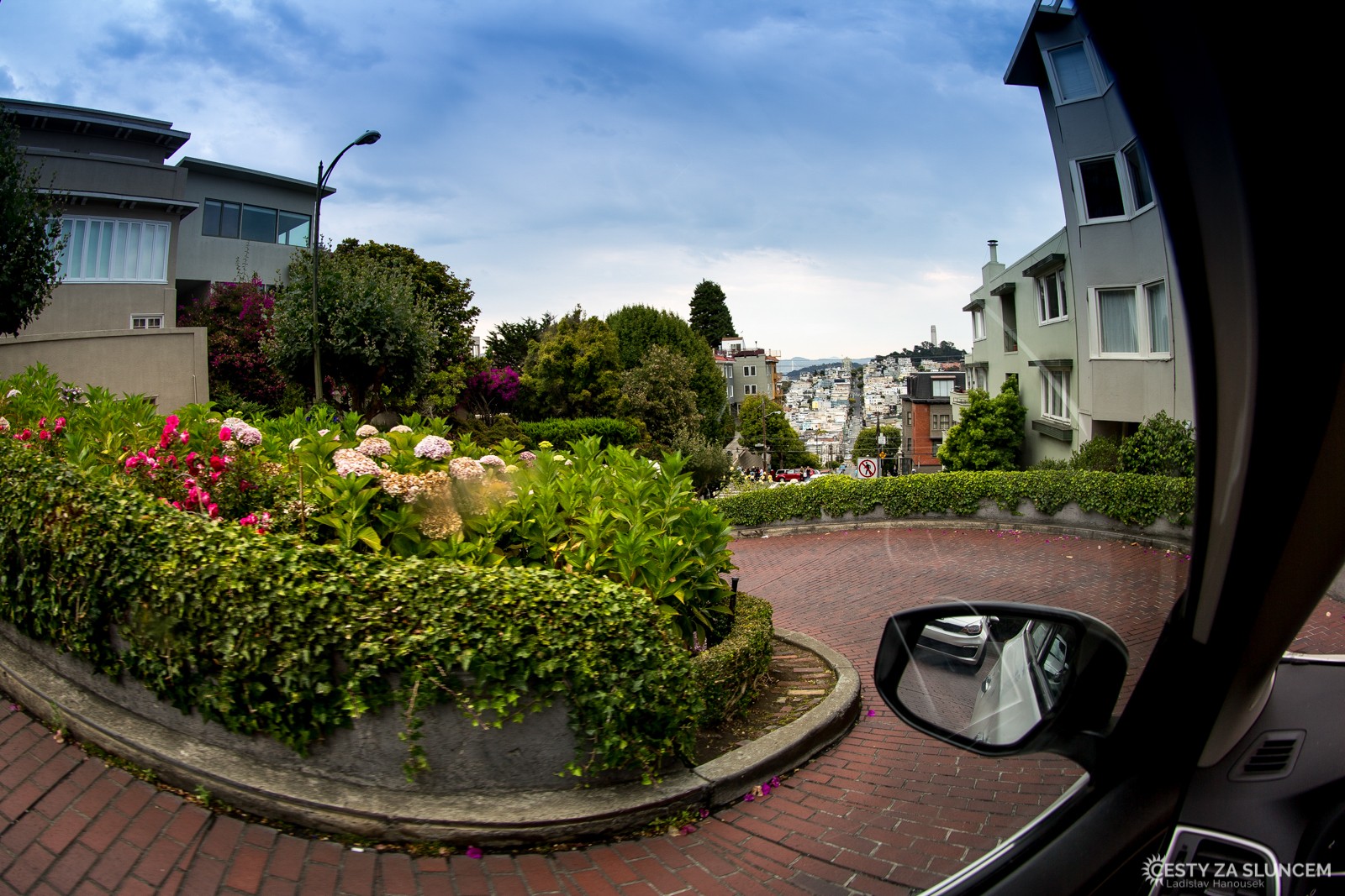 Lombard Street je jednosměrná, a to ve směru dolů. - Ladislav Hanousek, San Francisco