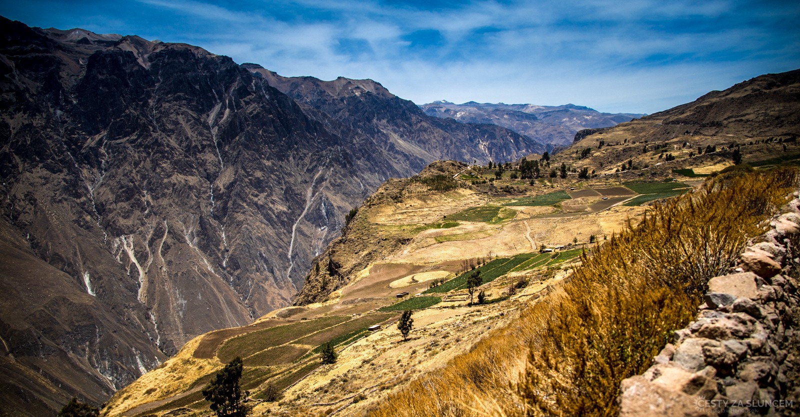 Políčka na horním okraji Cañon del Colca - Ladislav Hanousek, Peru