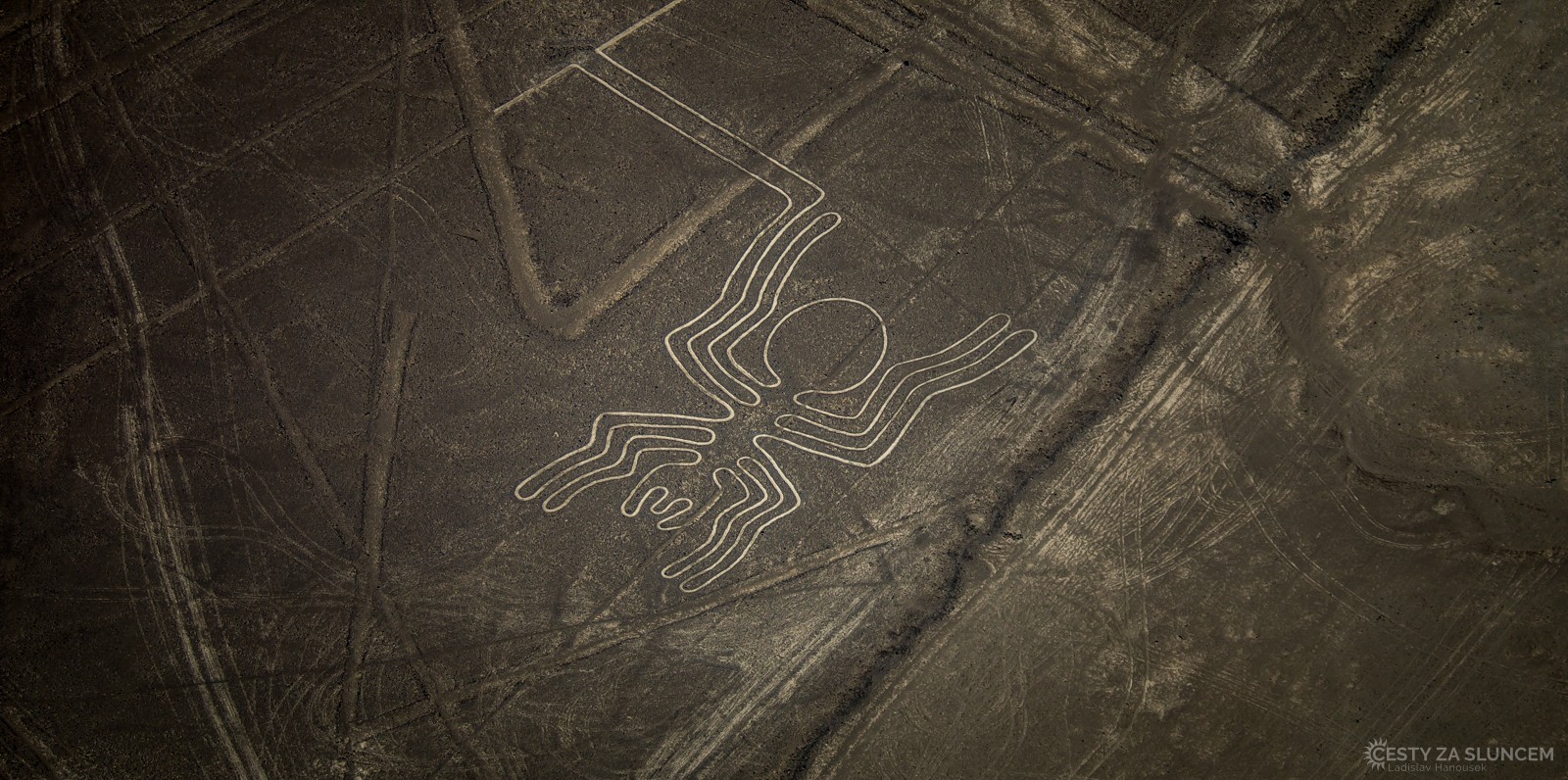 Geoglyfy na planině Nazca - pavouk - Ladislav Hanousek, Peru