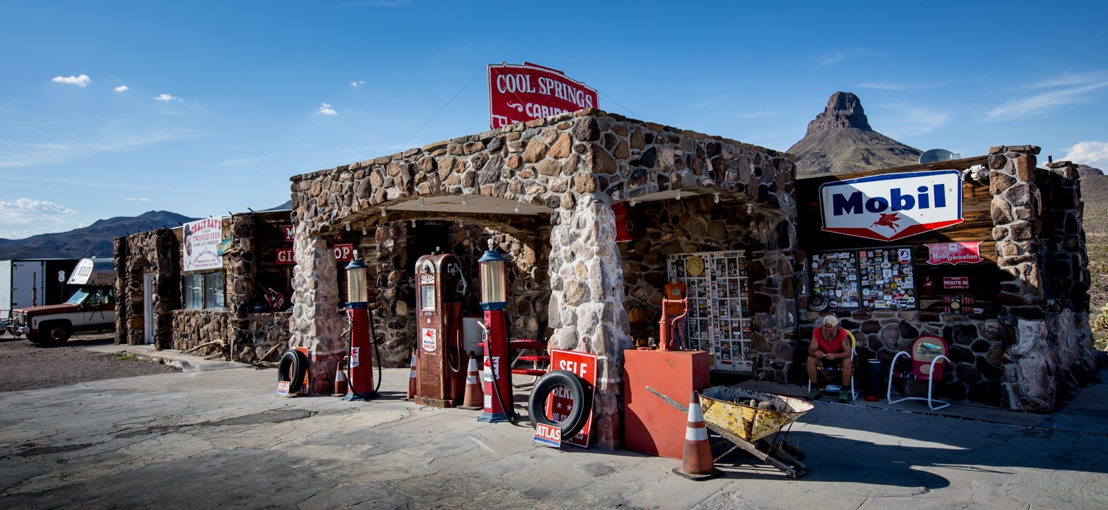 Historická Route 66 - benzínová pumpa Cool Springs u města Oatman. - Ladislav Hanousek, Las Vegas
