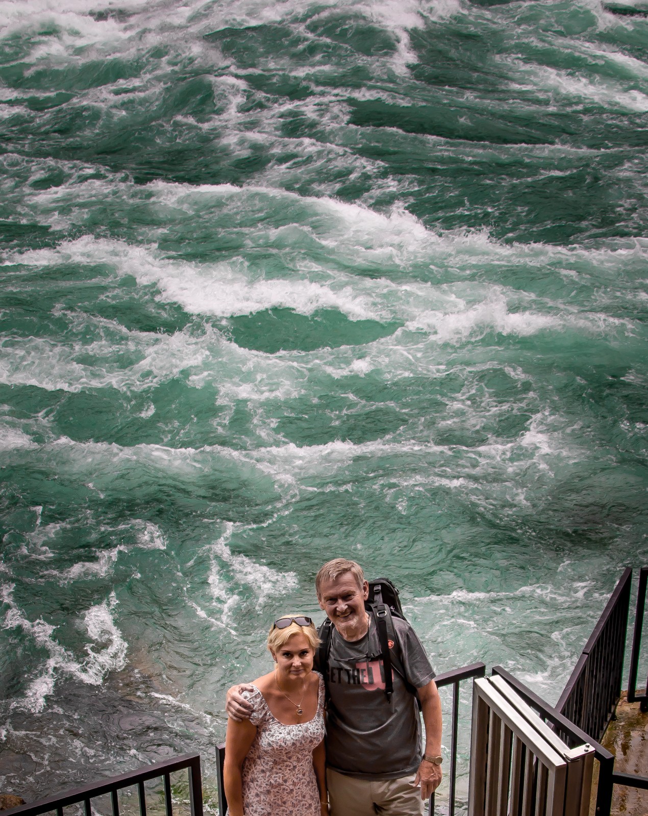 Řeka Colorado těsně pod vodopády.  Kolem řeky vedou dřevěné chodníky, ze kterých jsou krásné pohledy (White Water Walk). Dostaneme se sem z centra Niagara Falls shuttlebusem za deset minut. - Ladislav Hanousek, Kanada