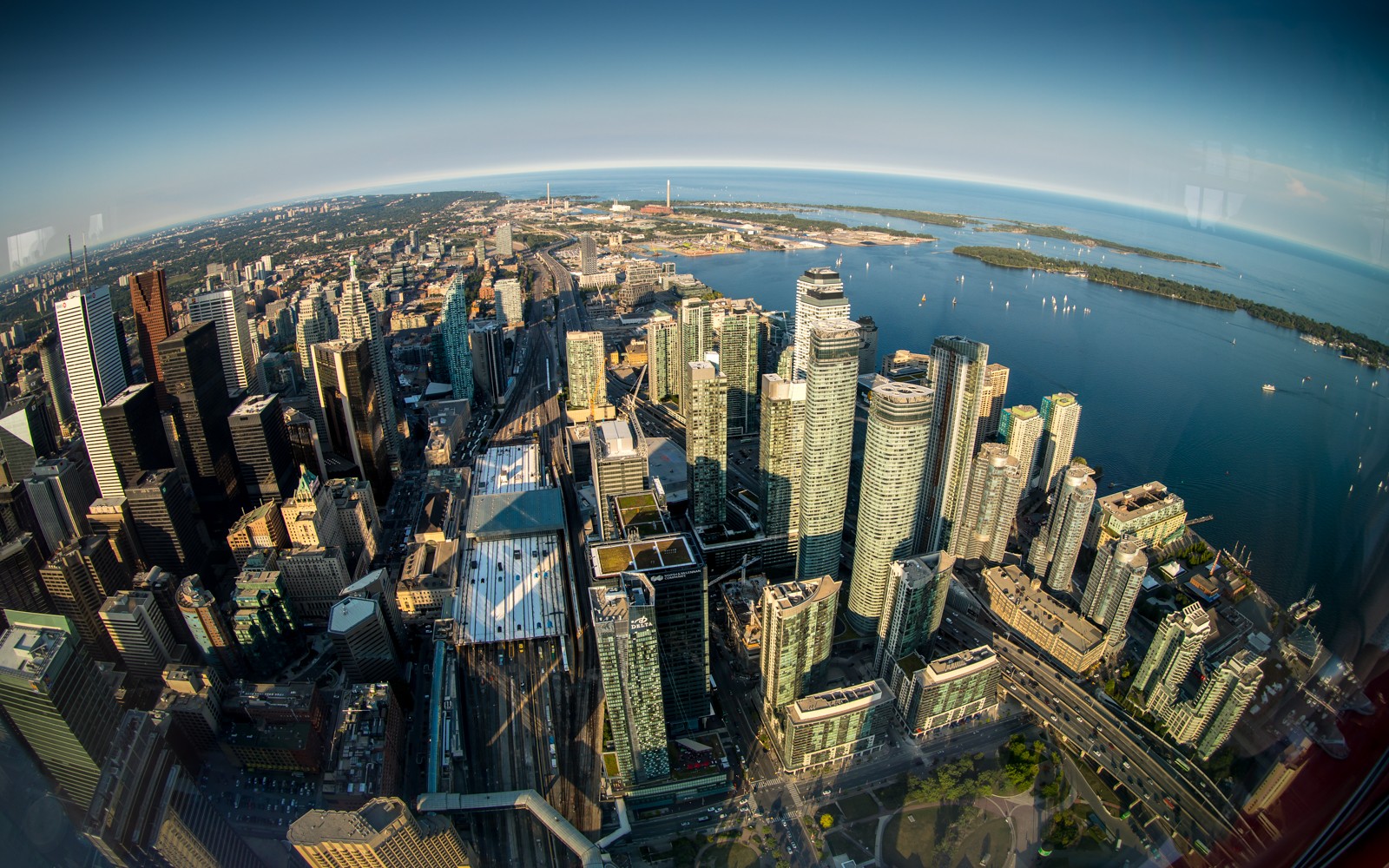 Toronto - downtown a jezero Ontario - Ladislav Hanousek, Kanada