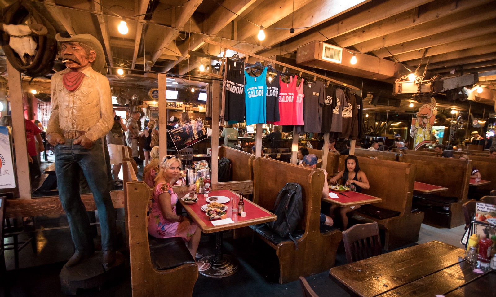 Joshua Tree Saloon. Prý mají otevřeno 365 dnů v roce.. - Ladislav Hanousek, Joshua Tree NP