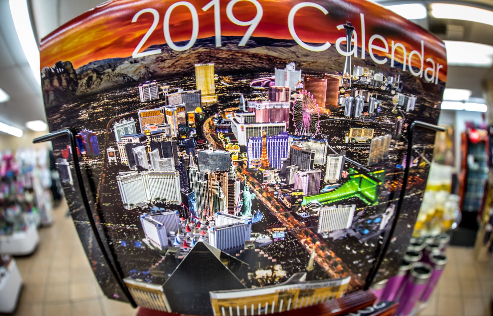 Na kalendáři pro rok 2019 je celé downtown Las Vegas. V průvodci "Jihozápad USA" jsem psal o jednotlivých kasinech na Stripu. Tato hlavní třída se všemi hlavními kasiny je na této fotce krásně vidět.. - Ladislav Hanousek, Las Vegas