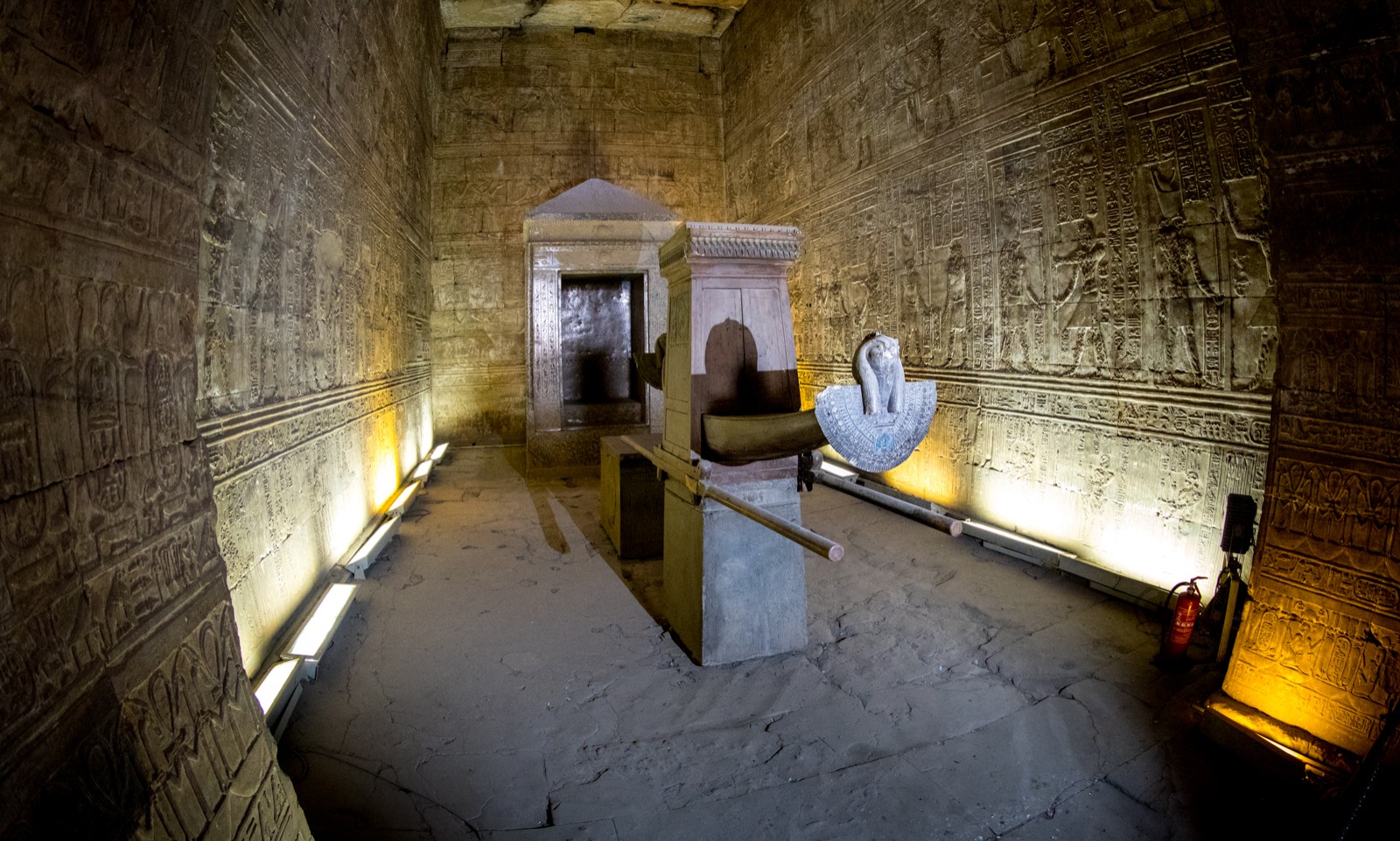 Pohřební komora chrámu v Edfu - Ladislav Hanousek, Egypt