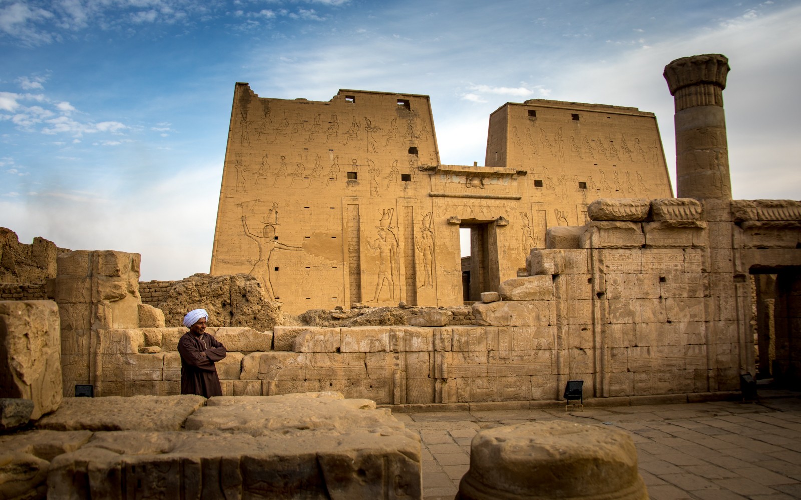 Chrám boha Hora v Edfu - 100 km severně od Asuánu - Ladislav Hanousek, Egypt