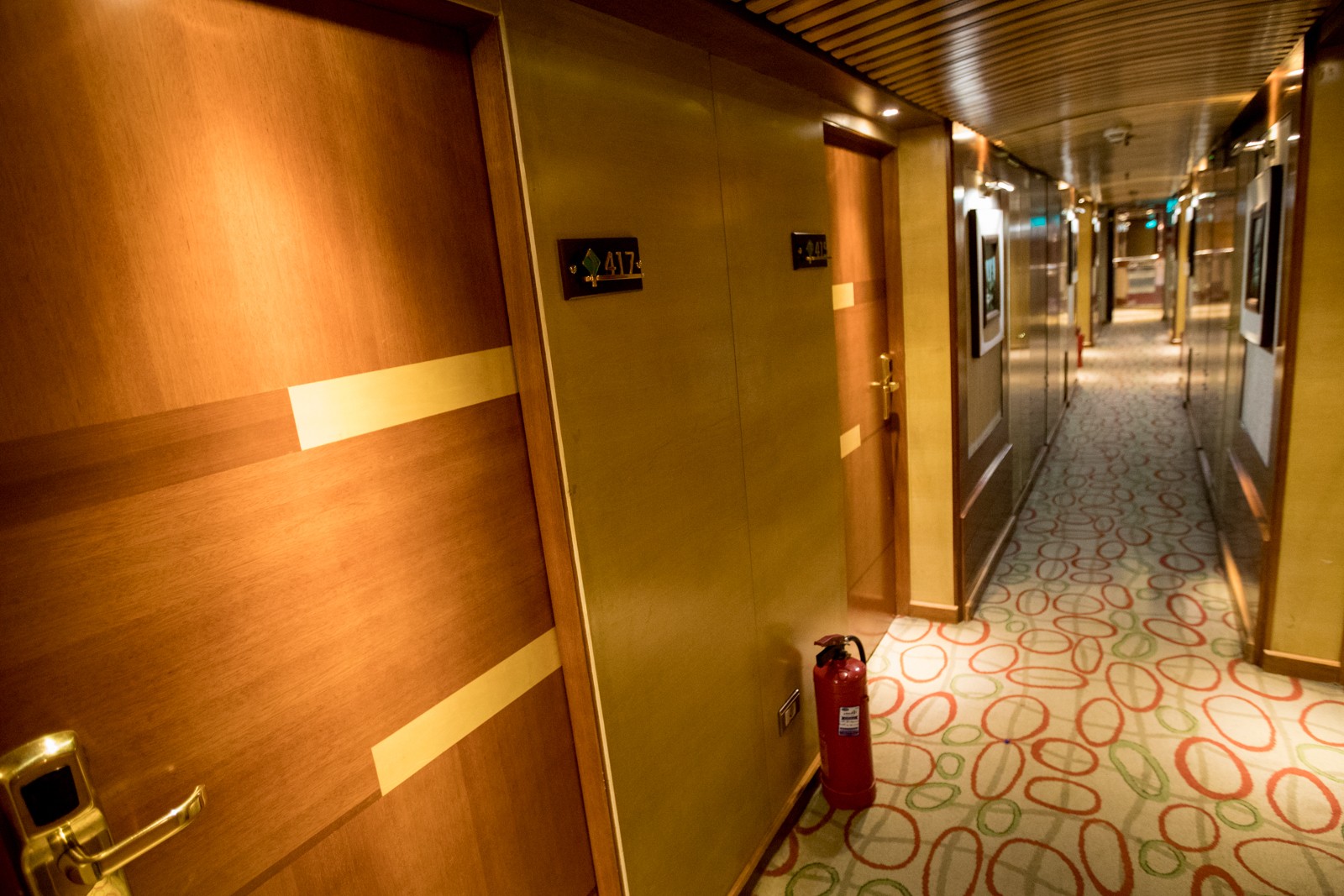 Interiér lodi, na které je ubytování při cestě po Nilu z Luxoru do Asuánu - Ladislav Hanousek, Egypt