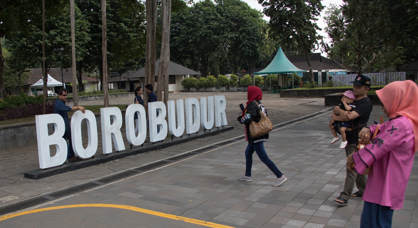 Borobudur - jeden z nejvýznamnějších buddhistických chrámů na světě, vznikl někdy kolem roku 800. - Ladislav Hanousek, Indonésie