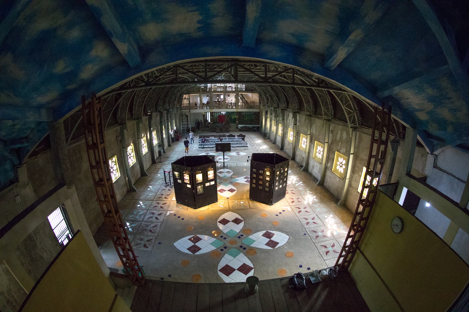 Kostel Bukit Rhema - interiér křesťanského kostela - Ladislav Hanousek, Indonésie