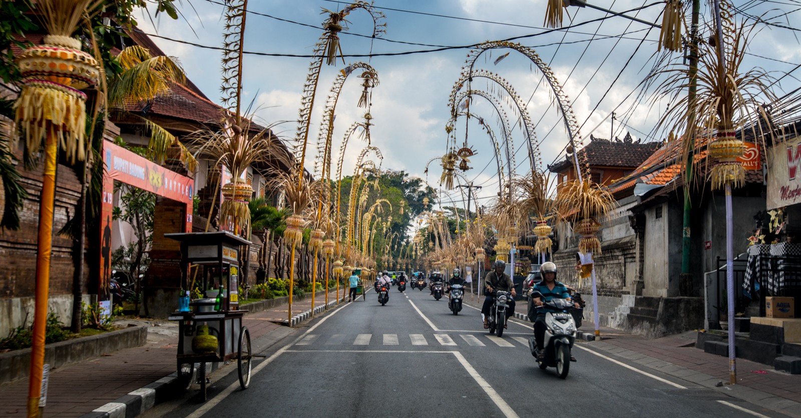 Bali: Skútry a zase skútry... - Ladislav Hanousek, Indonésie